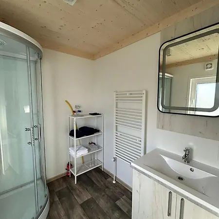 펜션 Cube 97 I 4 Persoons Met Hottub Zennewijnen