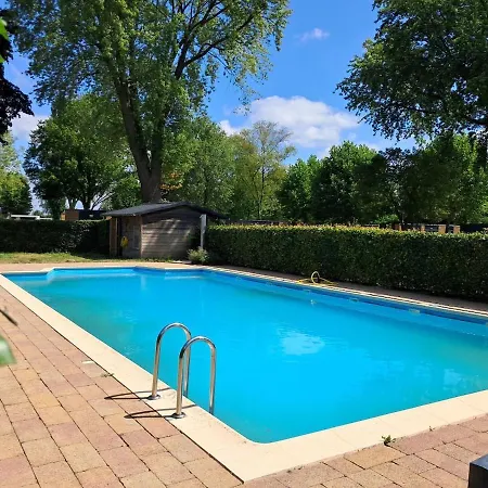 Cube 97 I 4 Persoons Met Hottub Zennewijnen