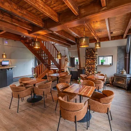 Holiday home Cube 97 I 4 Persoons Met Hottub Zennewijnen