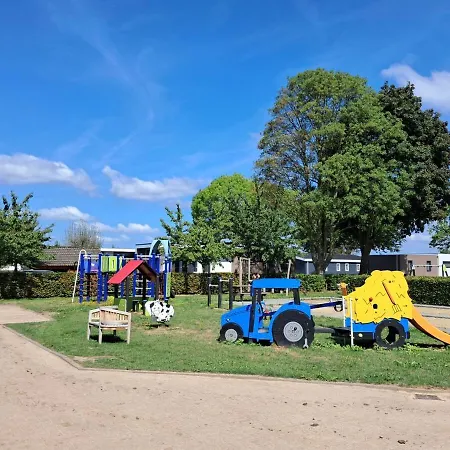 Holiday home Cube 97 I 4 Persoons Met Hottub *