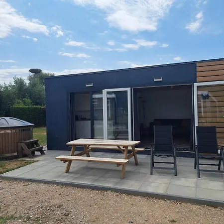 Cube 97 I 4 Persoons Met Hottub Holiday home Zennewijnen
