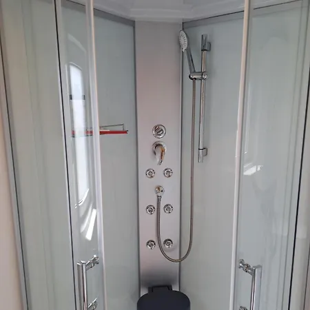 Holiday home Cube 97 I 4 Persoons Met Hottub Zennewijnen