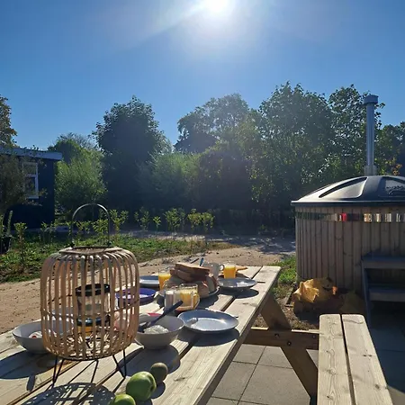 Cube 97 I 4 Persoons Met Hottub Zennewijnen