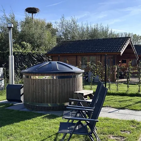 Cube 97 I 4 Persoons Met Hottub Vakantiehuis Zennewijnen