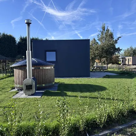 Cube 97 I 4 Persoons Met Hottub Vakantiehuis