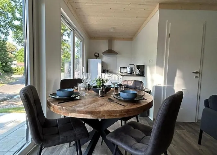 Cube 97 I 4 Persoons Met Hottub Zennewijnen