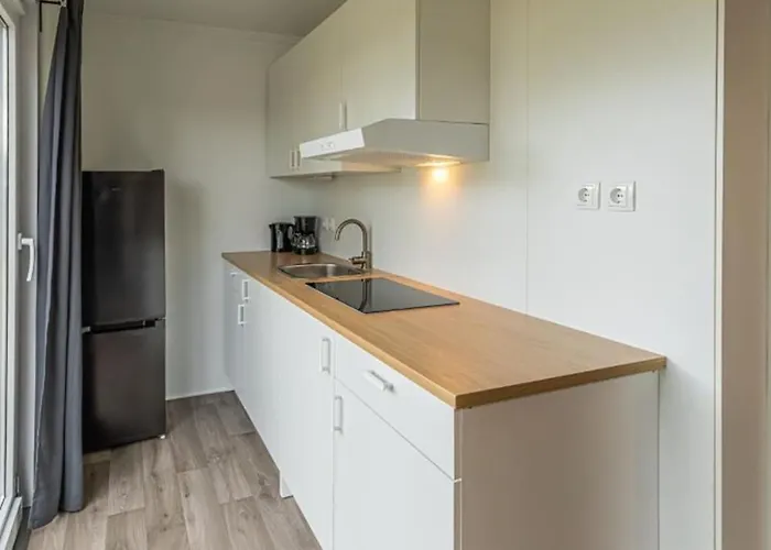 Holiday home Cube 97 I 4 Persoons Met Hottub Zennewijnen