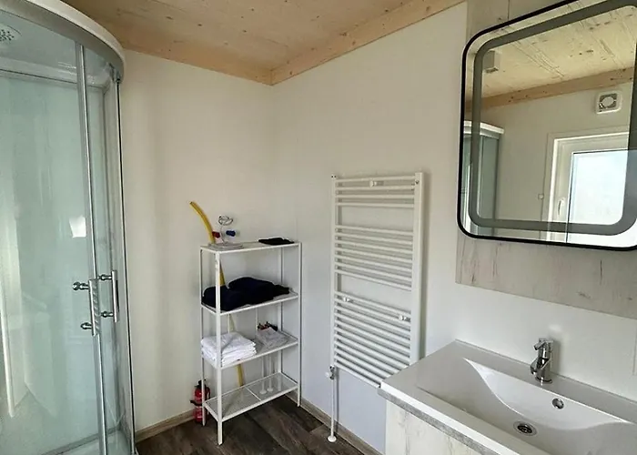 Holiday home Cube 97 I 4 Persoons Met Hottub Zennewijnen