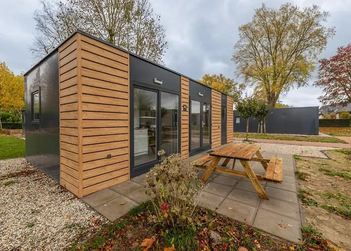 Cube 97 I 4 Persoons Met Hottub Holiday home *