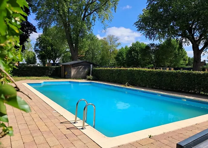 Cube 97 I 4 Persoons Met Hottub Zennewijnen